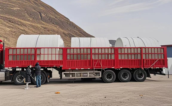 定西塑料桶装车完毕准备运输中